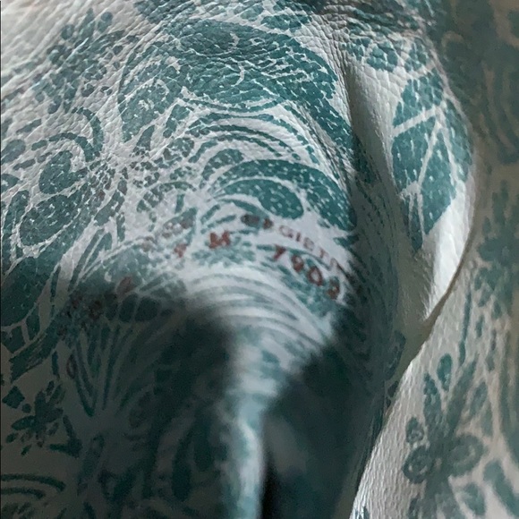 Boots - Picture 3 of 4